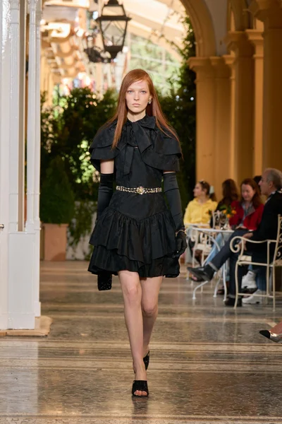 Look 60